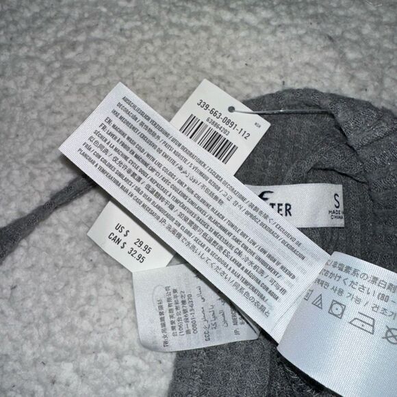 Hollister Gray Colorblock Waffle Sweater Long Sleeve Back Cutout Small NWT - Picture 6 of 8